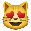 Face de chat souriant les yeux en forme de cœur